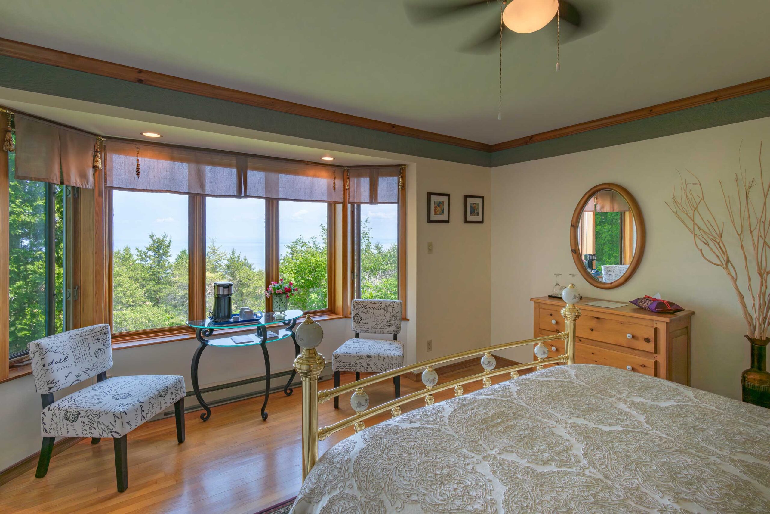 chambre-soleil-levant-manoir-hortensia-charlevoix-03