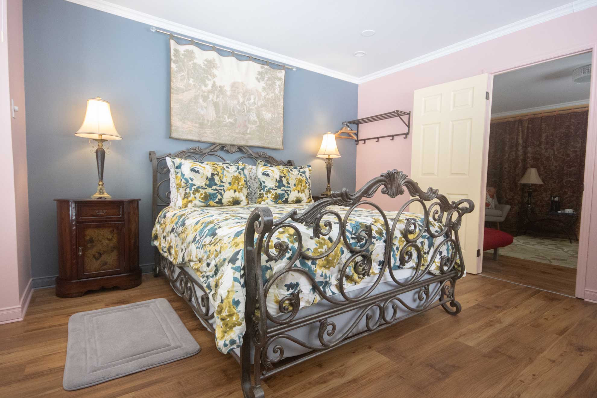 chambre-suite-jardin-manoir-hortensia-charlevoix-01