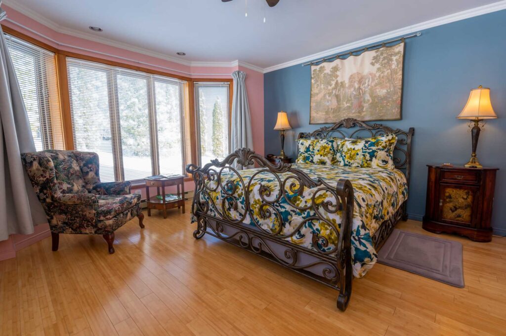 chambre-suite-jardin-manoir-hortensia-charlevoix