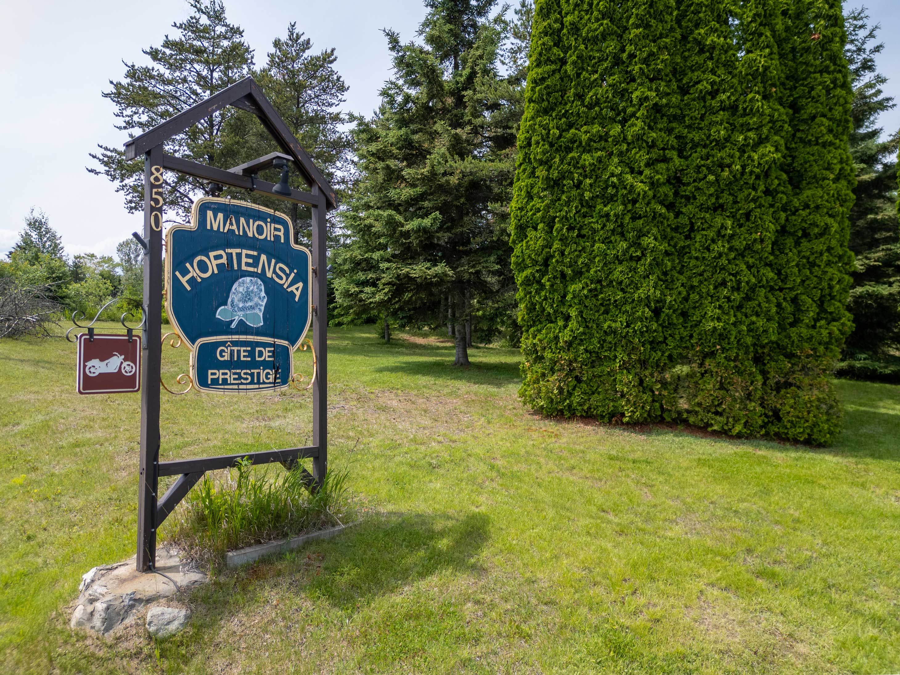 manoir-hortensia-enseigne-charlevoix